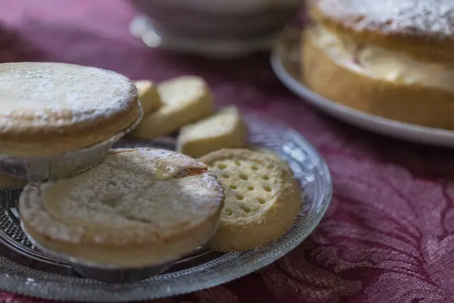 baked goods, cakes, fruit mince pies