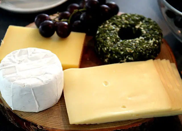 Keto Cheese Options: How Many Carbs Are in a Slice of Cheese