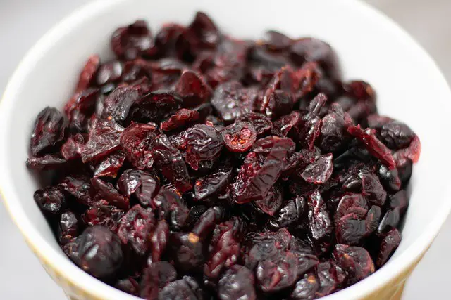 is eating dried cranberries good for you 